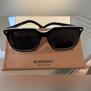 Burberry carnaby sunglasses